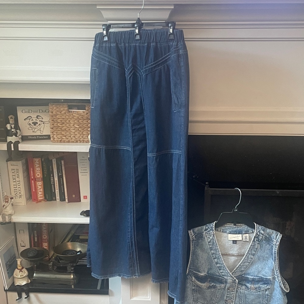 Long Denim skirt looks great w this vest and boots. - Picture 5 of 5